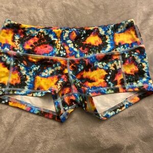 Fleo low rise contour 2.5” tie dye shorts